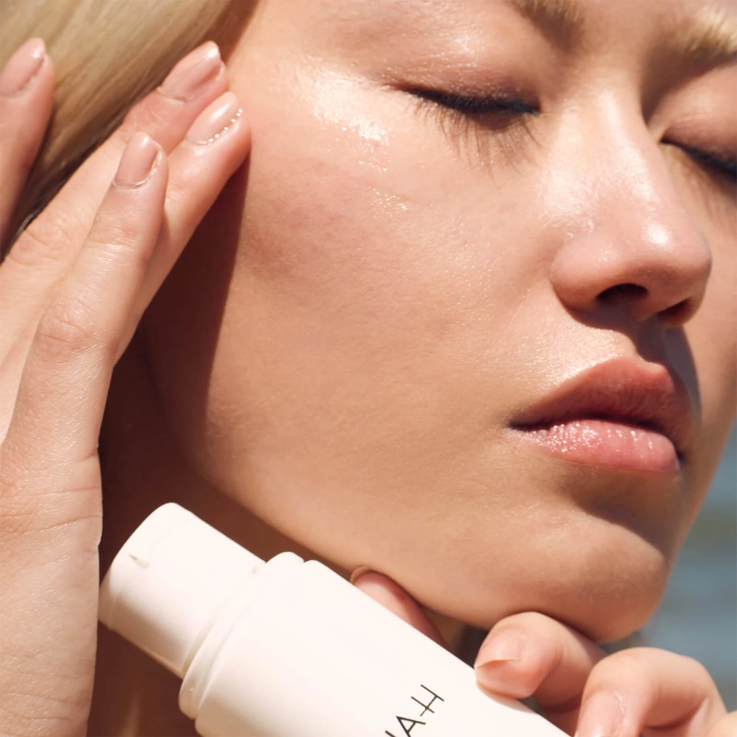 Alpha-H Generation Glow Daily Resurfacing Essence With 5% AHA Complex 100ml 2 Alpha-H Generation Glow Daily Resurfacing Essence With 5% AHA Complex 100ml - Image 2