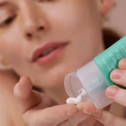 Paula's Choice Calm Rescue And Repair Weightless Moisturiser 60ml 9 Paula's Choice Calm Rescue And Repair Weightless Moisturiser 60ml -Maison Margiela 14217507 1165033047036926